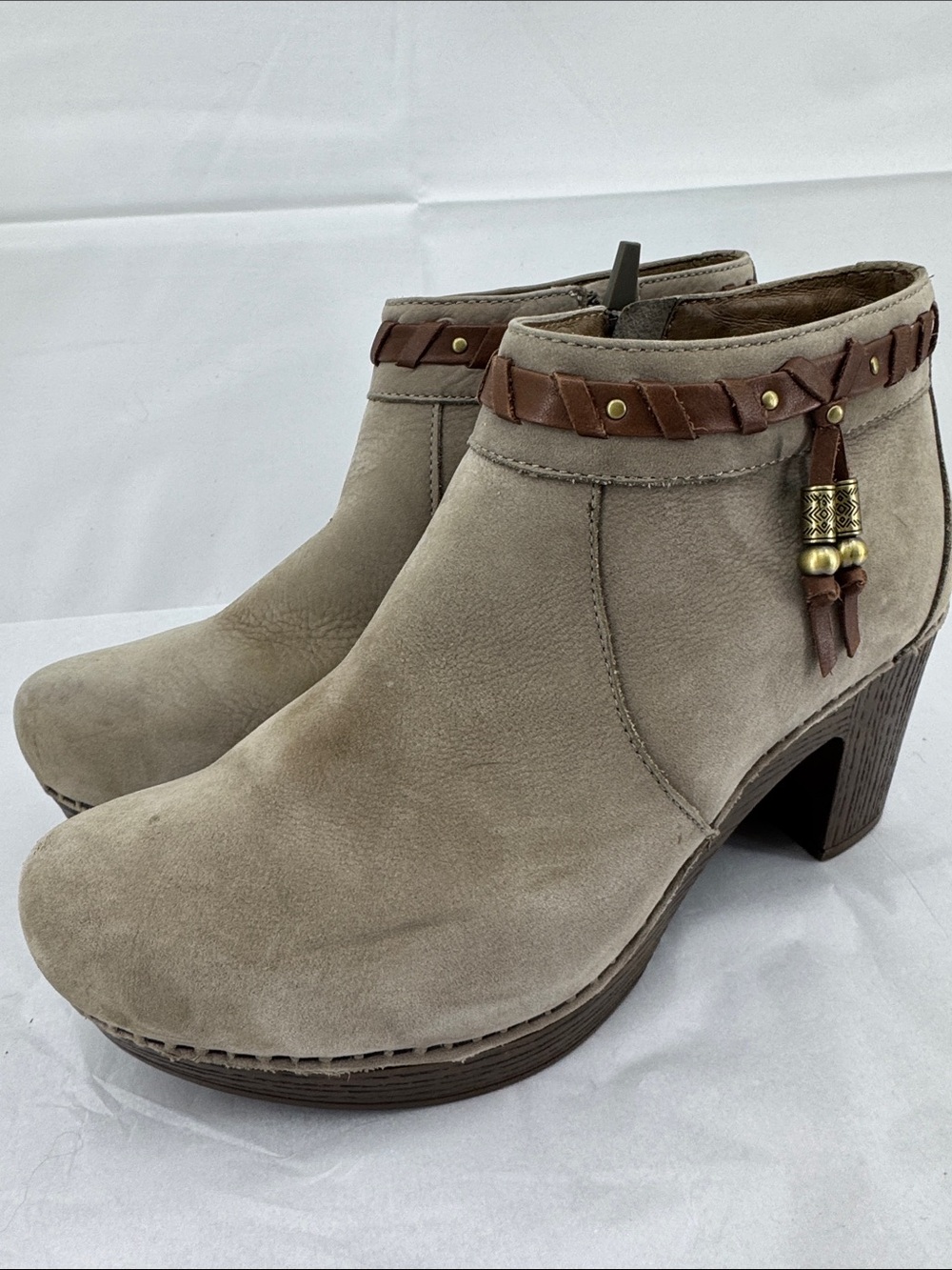 Dansko Dabney Tan Nubuck Leather Ankle Platform Heel Booties w/ Tassels, sz 39